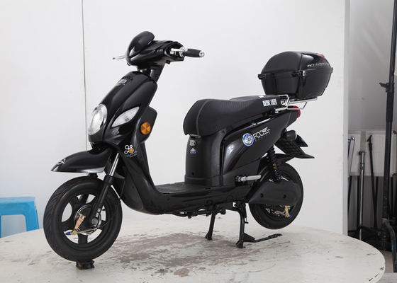 까만 차가운 색깔 숙녀 전기 스쿠터 600W 800w 연약한 가죽 좌석 후방 상자